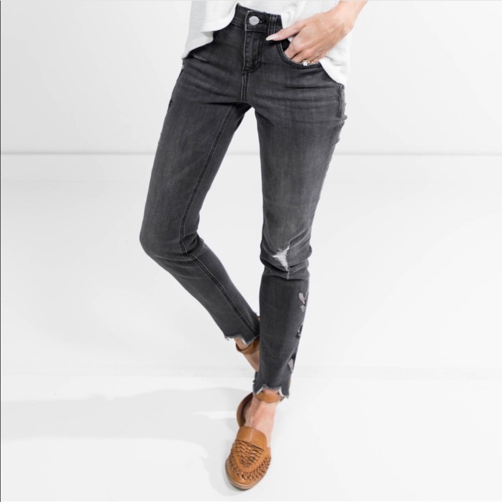 Black embroidered skinny jean